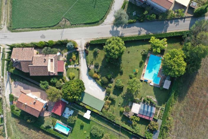 Image No.1-3 Bed Farmhouse for sale
