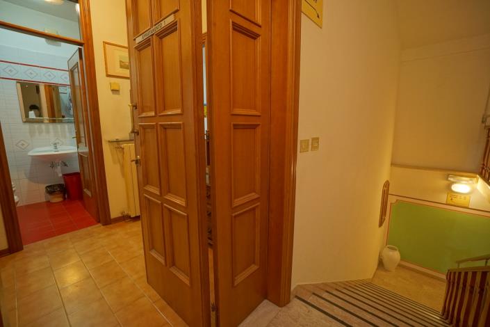 Image No.15-24 Bed Hotel for sale