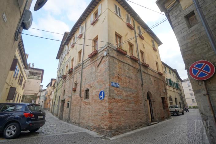 Image No.1-4 Bed Townhouse for sale