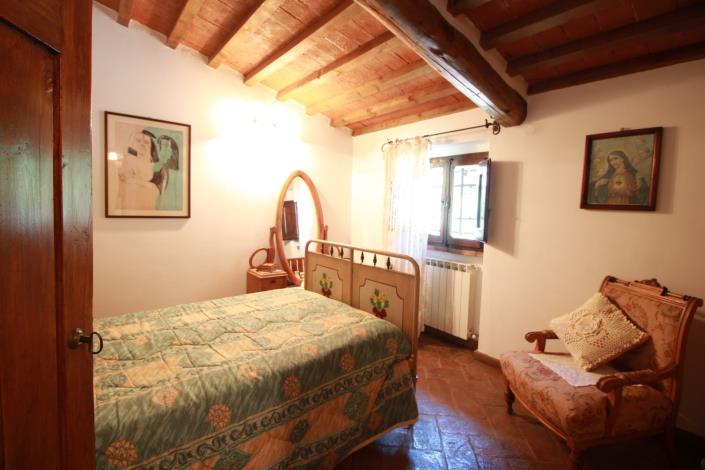 Image No.15-4 Bed Farmhouse for sale