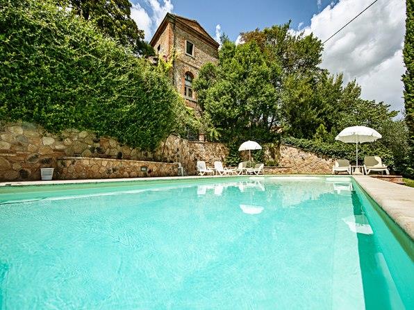 Image No.17-4 Bed Farmhouse for sale