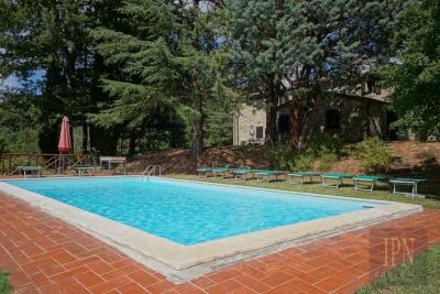 Maison de campagne de 7 chambres à vendre à Lisciano Niccone