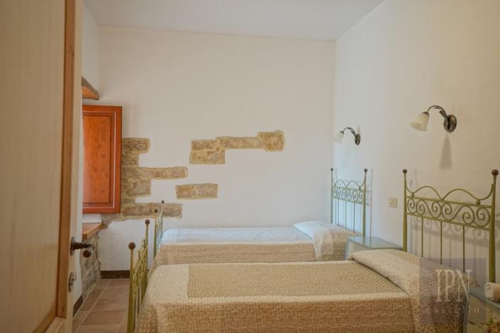 Image No.22-7 Bed Country House for sale