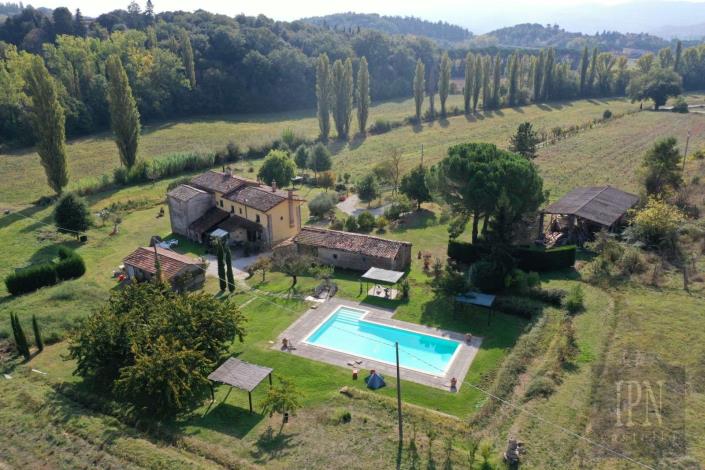Image No.1-Maison de campagne de 7 chambres à vendre à Città di Castello