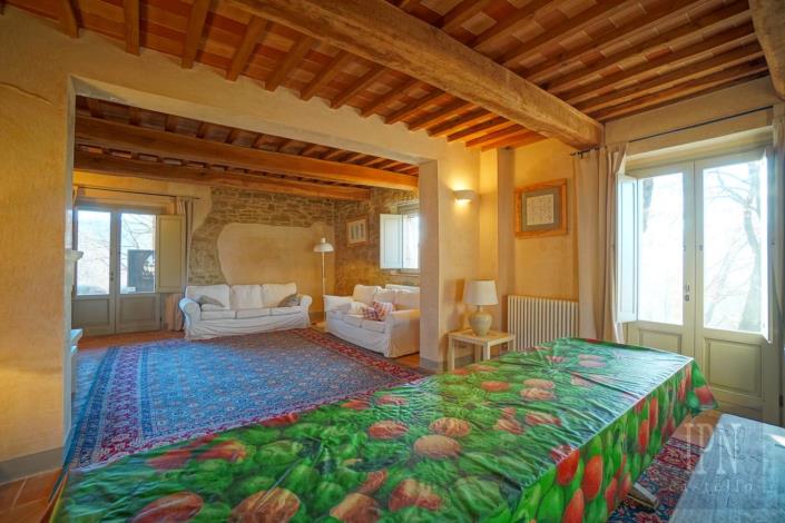 Image No.26-5 Bed Farmhouse for sale