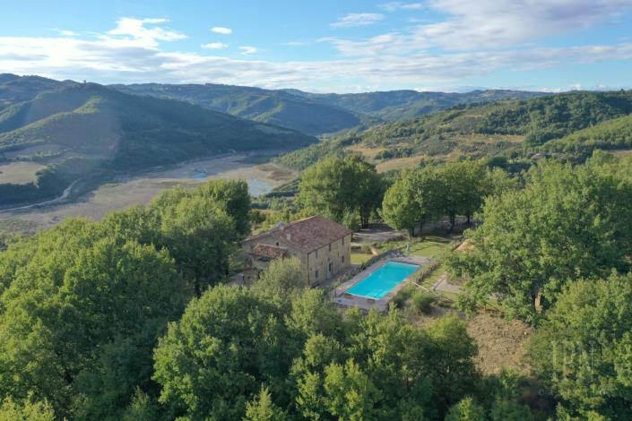 Image No.7-5 Bed Farmhouse for sale