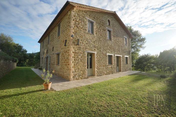 Image No.17-5 Bed Farmhouse for sale