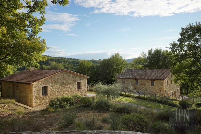 Image No.18-5 Bed Farmhouse for sale