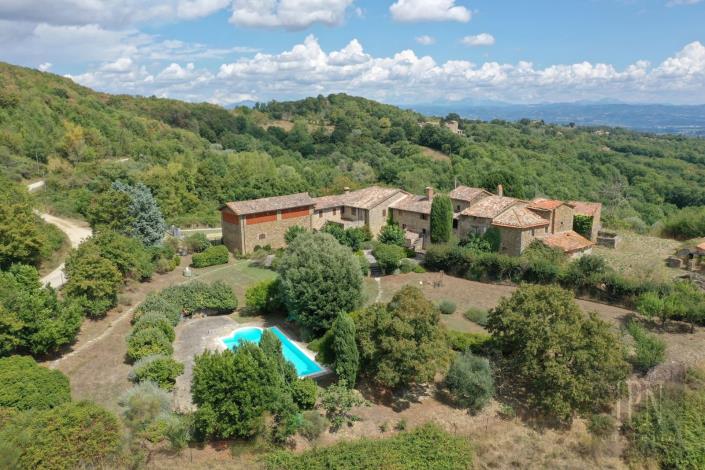 Image No.2-8 Bed Farmhouse for sale