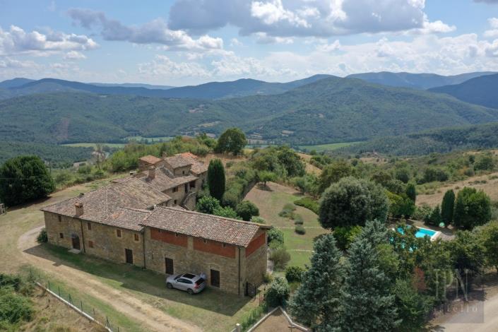 Image No.6-8 Bed Farmhouse for sale