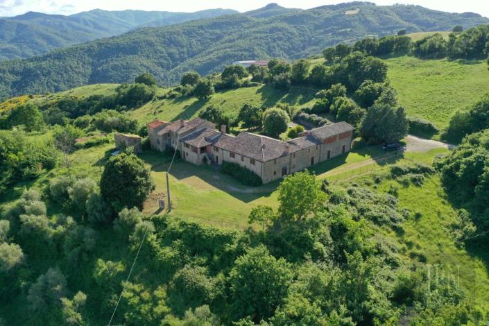 Image No.15-8 Bed Farmhouse for sale