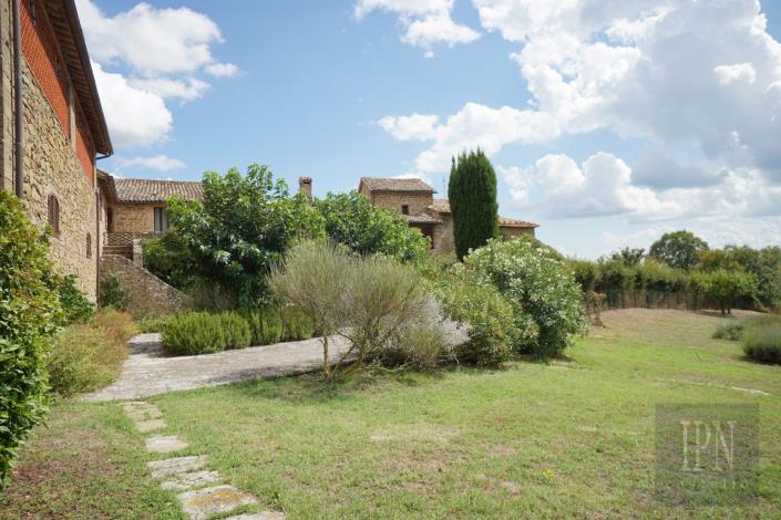 Image No.29-8 Bed Farmhouse for sale