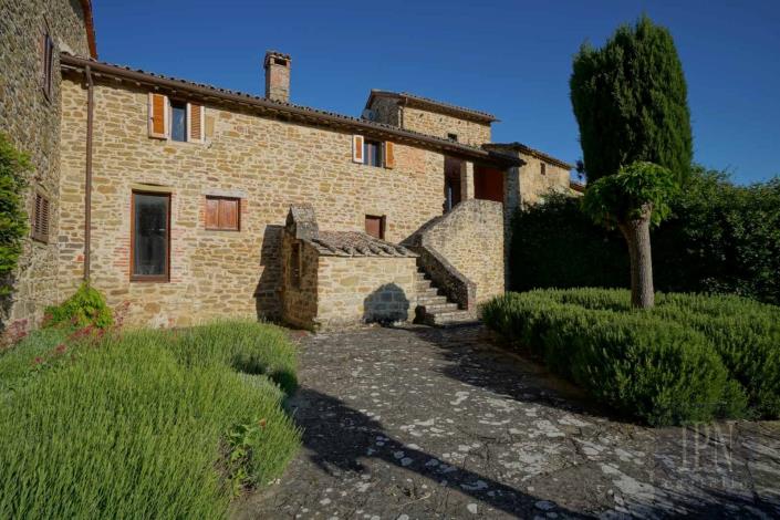 Image No.19-8 Bed Farmhouse for sale