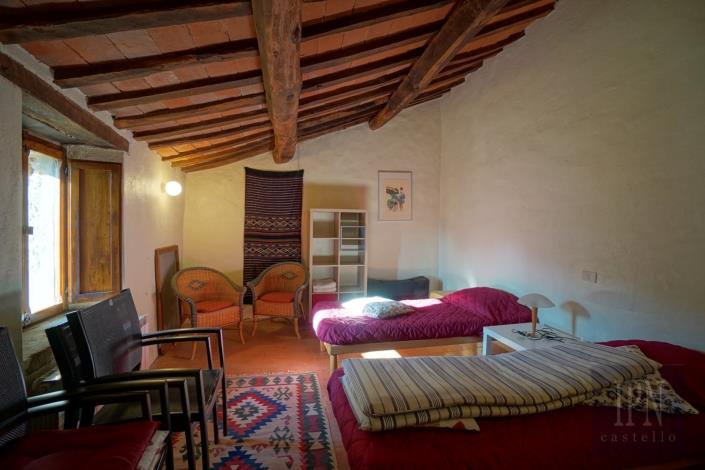 Image No.55-8 Bed Farmhouse for sale