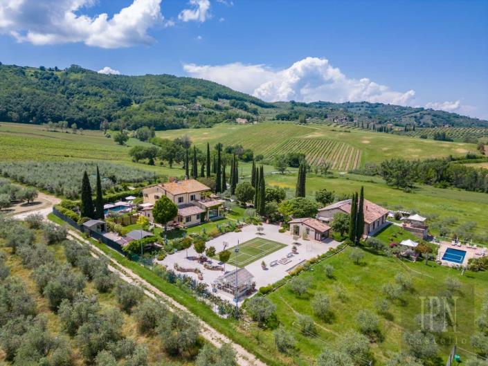 Image No.2-Ferme de 8 chambres à vendre à Assisi