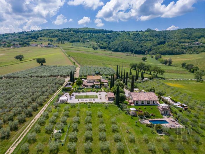 Image No.3-Ferme de 8 chambres à vendre à Assisi