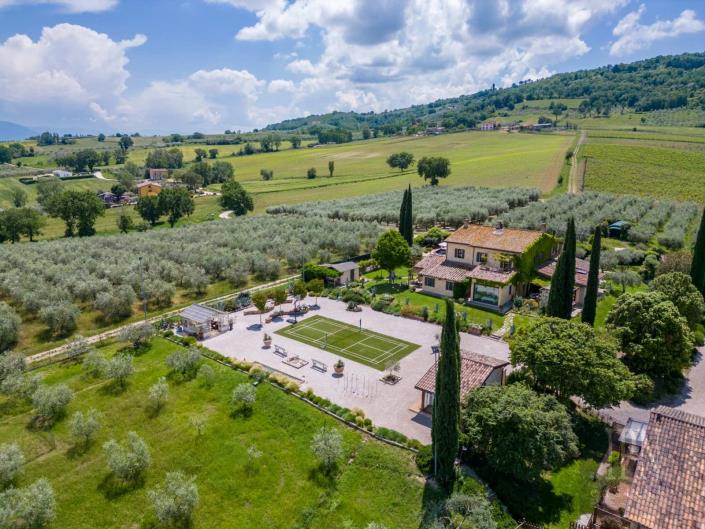 Image No.5-Ferme de 8 chambres à vendre à Assisi
