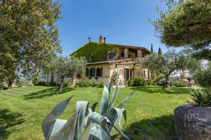 Image No.16-Ferme de 8 chambres à vendre à Assisi