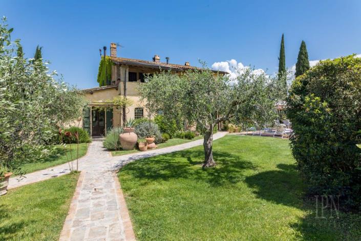 Image No.17-Ferme de 8 chambres à vendre à Assisi