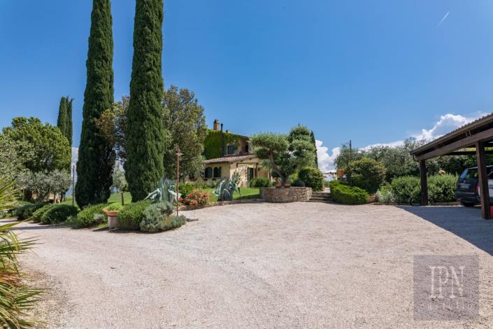Image No.19-Ferme de 8 chambres à vendre à Assisi