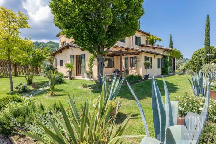 Image No.20-Ferme de 8 chambres à vendre à Assisi