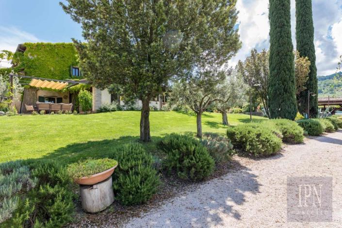 Image No.21-Ferme de 8 chambres à vendre à Assisi
