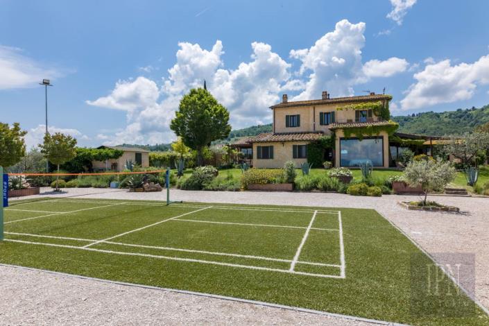 Image No.22-Ferme de 8 chambres à vendre à Assisi