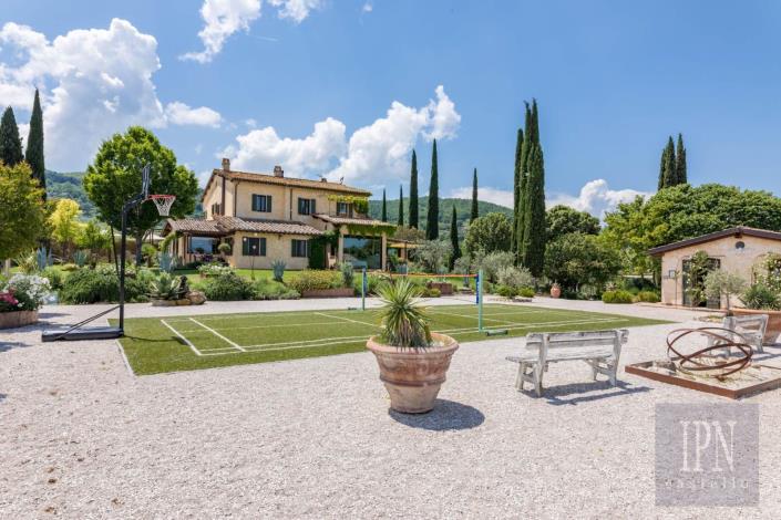 Image No.23-Ferme de 8 chambres à vendre à Assisi