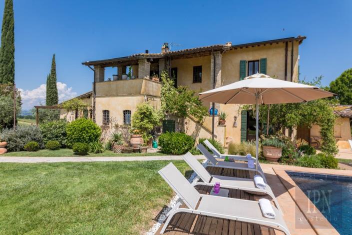 Image No.26-Ferme de 8 chambres à vendre à Assisi