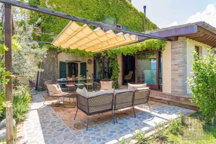 Image No.33-Ferme de 8 chambres à vendre à Assisi