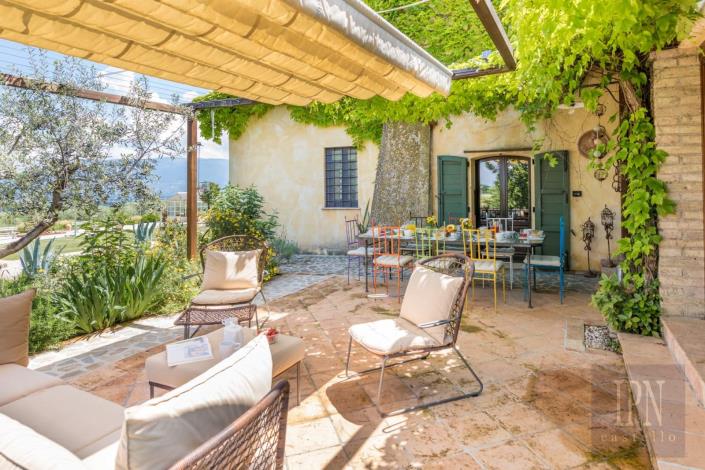 Image No.34-Ferme de 8 chambres à vendre à Assisi