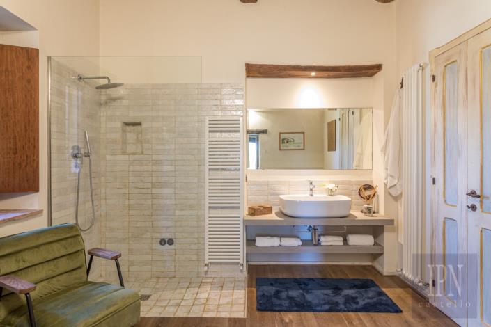 Image No.39-Ferme de 8 chambres à vendre à Assisi