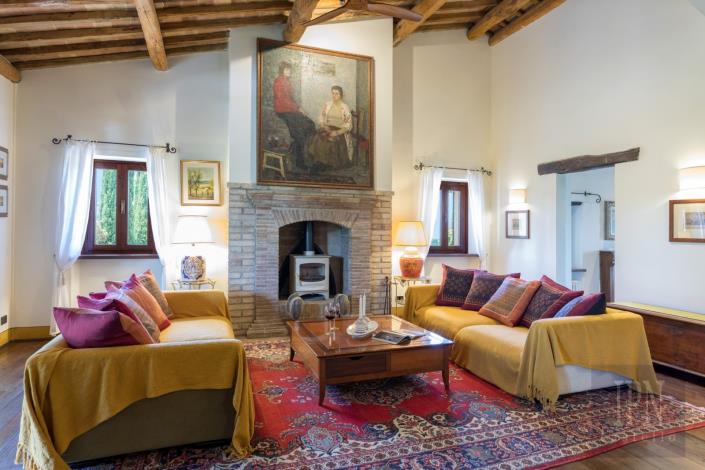 Image No.40-Ferme de 8 chambres à vendre à Assisi