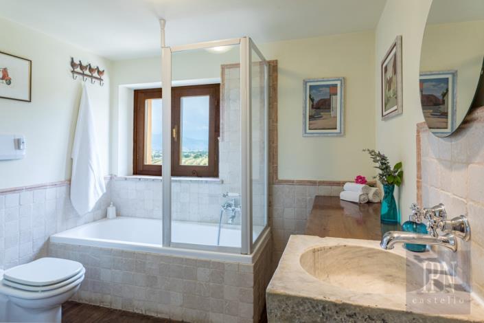 Image No.43-Ferme de 8 chambres à vendre à Assisi