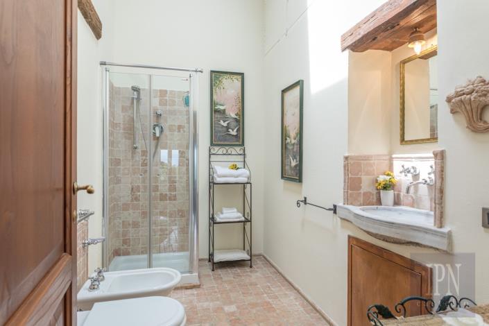 Image No.45-Ferme de 8 chambres à vendre à Assisi