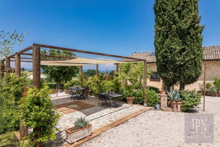 Image No.48-Ferme de 8 chambres à vendre à Assisi