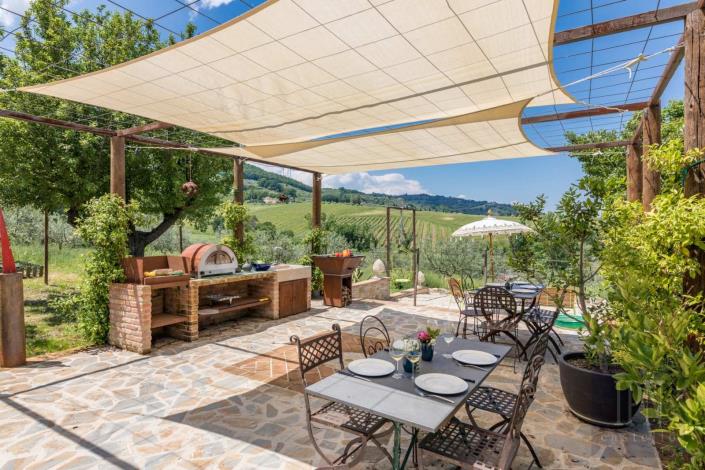 Image No.49-Ferme de 8 chambres à vendre à Assisi