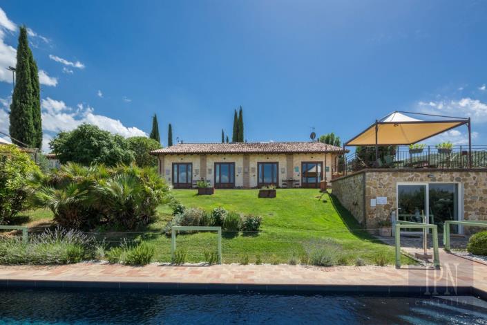 Image No.51-Ferme de 8 chambres à vendre à Assisi