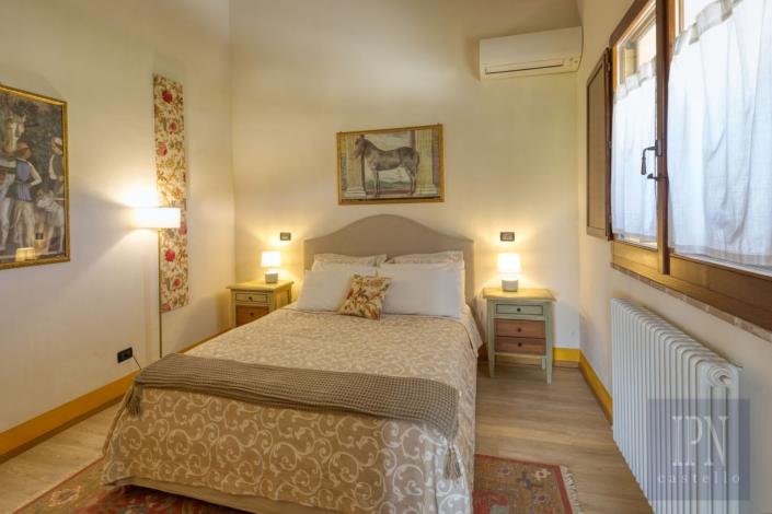 Image No.58-Ferme de 8 chambres à vendre à Assisi