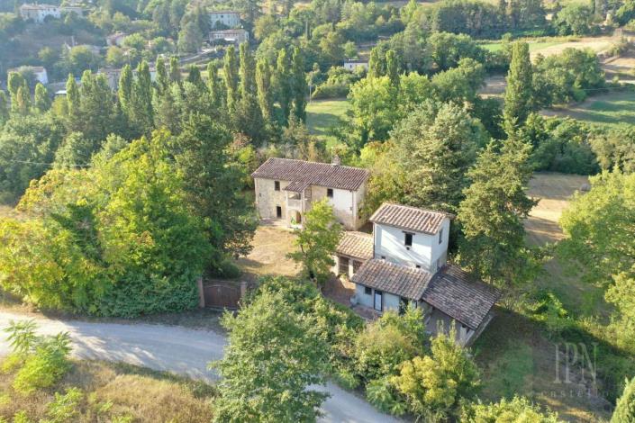 Image No.1-Ferme de 6 chambres à vendre à Montone