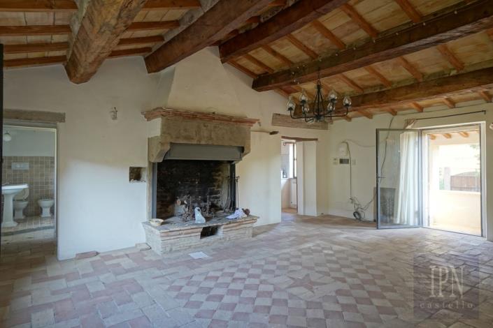 Image No.17-6 Bed Farmhouse for sale