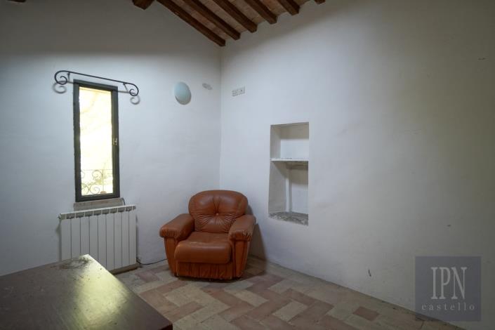 Image No.20-6 Bed Farmhouse for sale