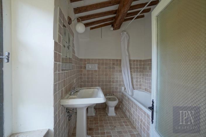 Image No.21-6 Bed Farmhouse for sale