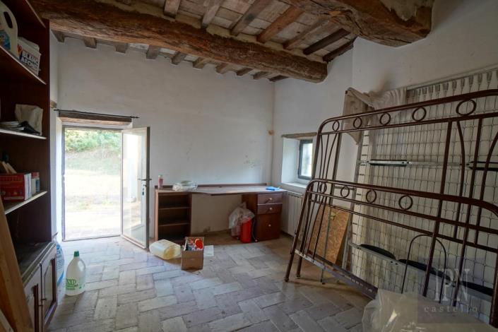 Image No.25-6 Bed Farmhouse for sale