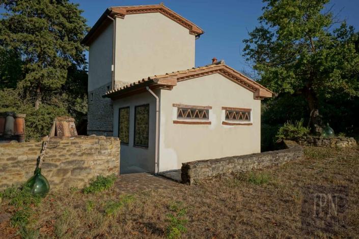 Image No.26-6 Bed Farmhouse for sale