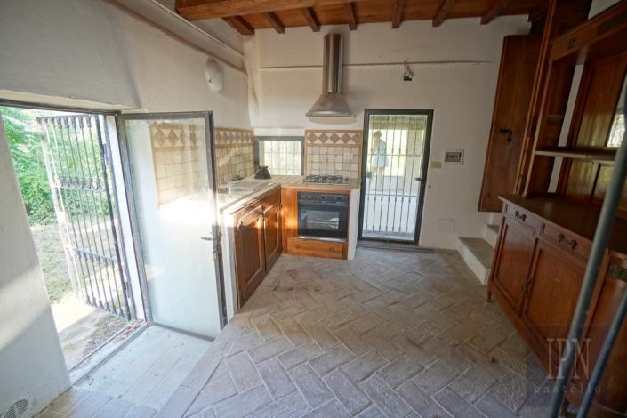 Image No.30-6 Bed Farmhouse for sale