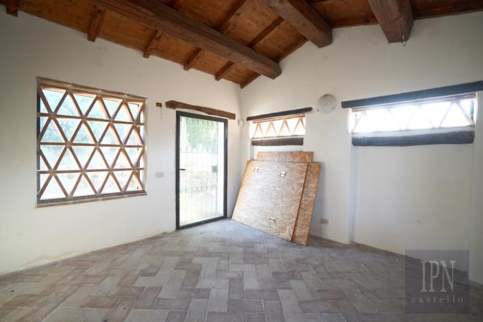 Image No.32-6 Bed Farmhouse for sale