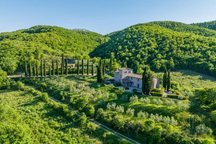 Image No.2-Ferme de 4 chambres à vendre à Magione