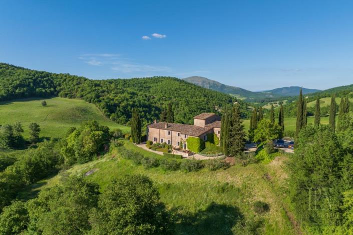Image No.5-Ferme de 4 chambres à vendre à Magione
