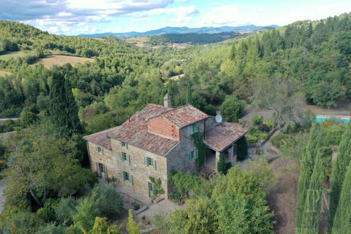 Image No.4-7 Bed Farmhouse for sale